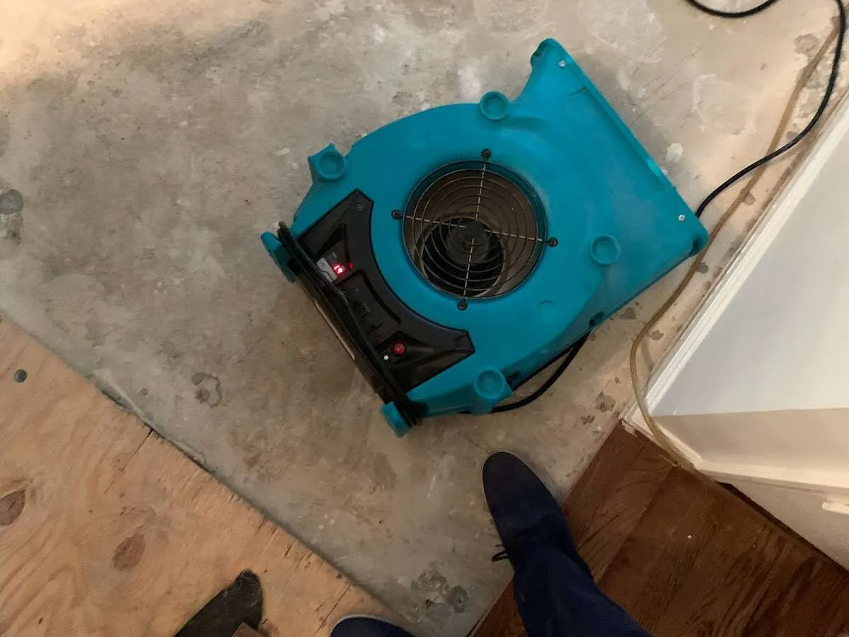 Air mover drying subfloor during Leak Detection & Repair in Detroit